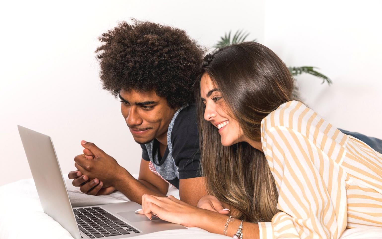 Sessione di formazione pratica su strumenti finanziari e gestione clienti